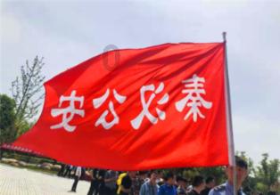 时尚拼接牛仔裤