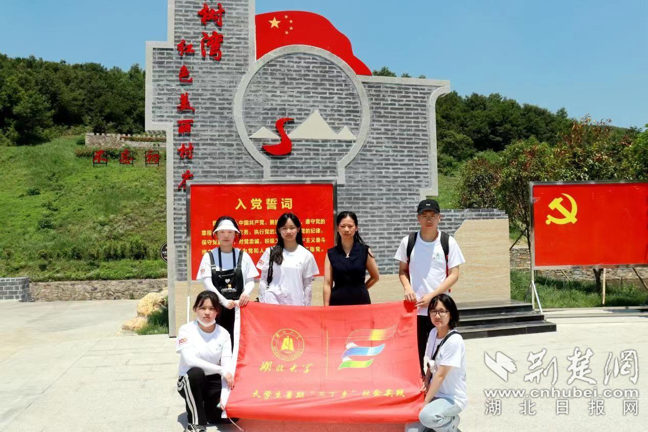 逃离棕榈树森林
